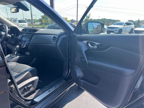 Used 2020 Nissan Rogue SL w/ Premium Package AWD/4WD image 18