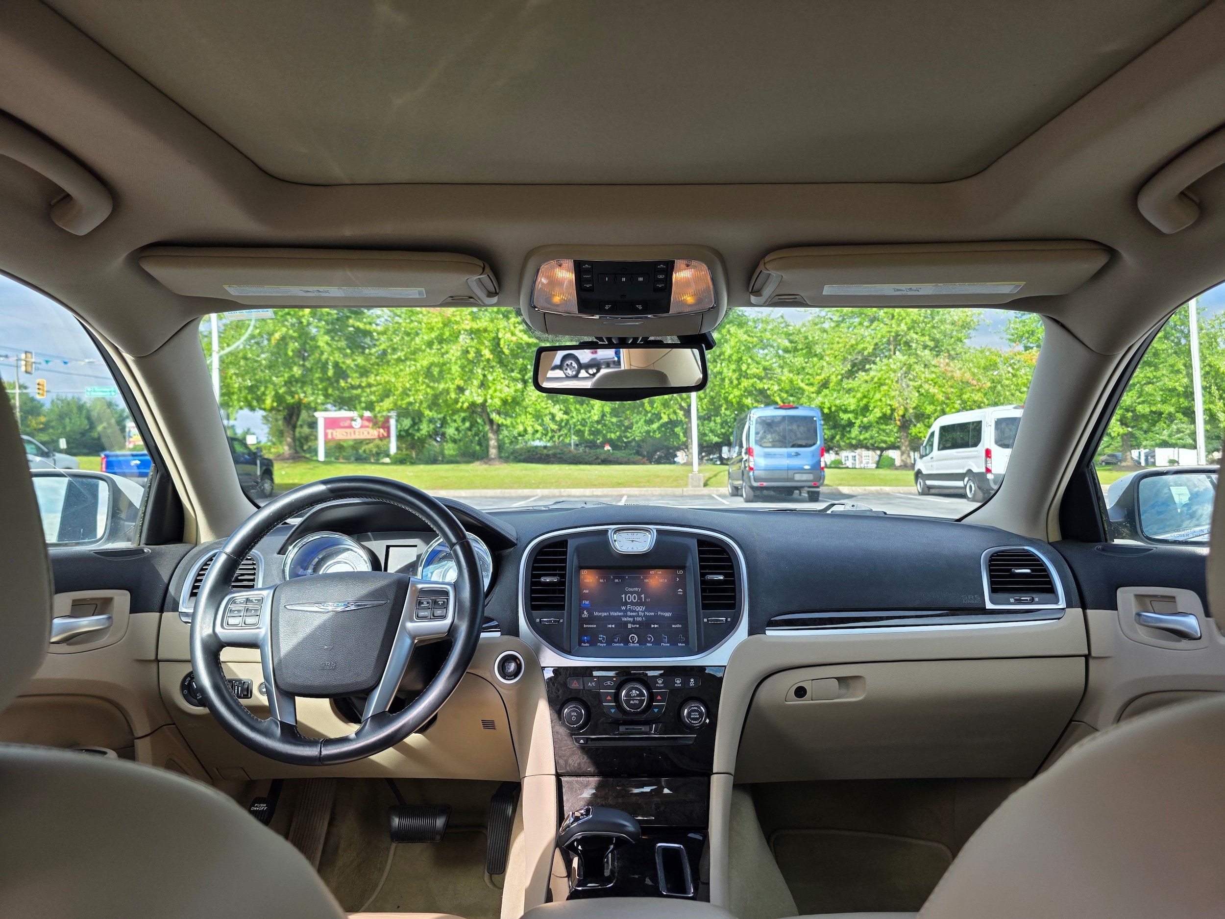 Used 2013 Chrysler 300 AWD w/ Driver Convenience Group image 9