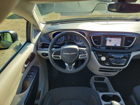 Used 2023 Chrysler Voyager LX FWD image 29