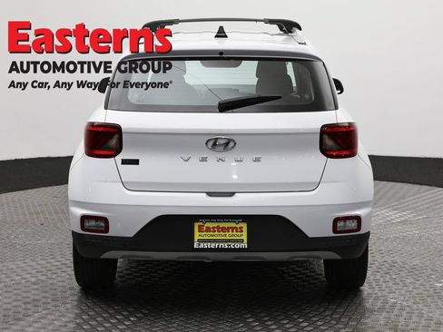 Used 2021 Hyundai Venue SEL FWD image 6