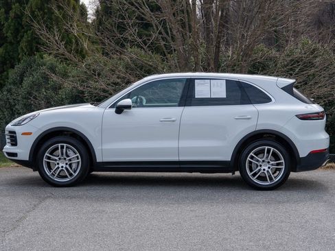 Certified 2023 Porsche Cayenne Platinum Edition AWD/4WD image 3