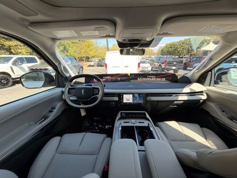 New 2025 Lincoln Navigator Reserve image 5