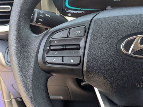 Used 2025 Hyundai Venue SE image 15