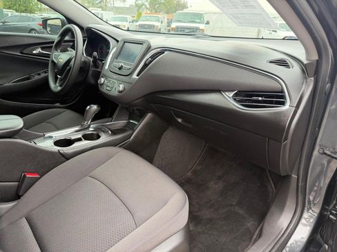 Used 2018 Chevrolet Malibu LT FWD image 20