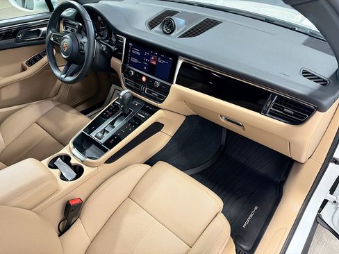 Used 2025 Porsche Macan image 15