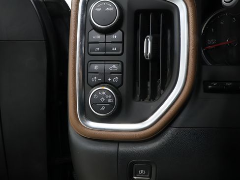 Used 2021 Chevrolet Silverado 1500 High Country w/ Technology Package AWD/4WD image 21