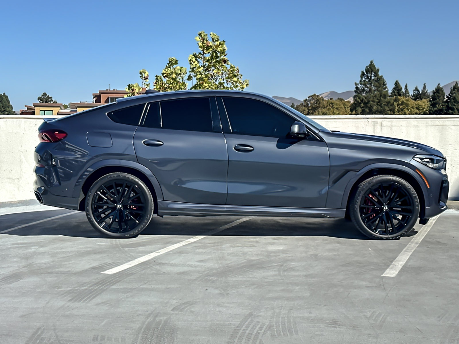Used 2022 BMW X6 M50i w/ Premium Package AWD/4WD image 10