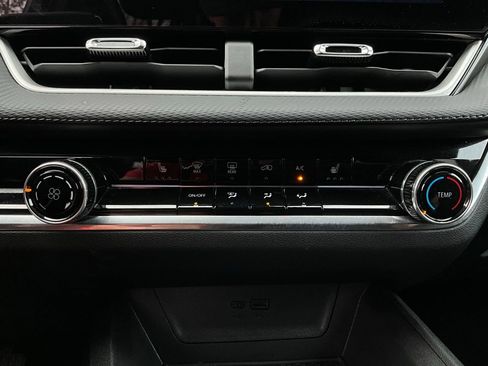 Used 2025 Chevrolet Equinox LT image 24