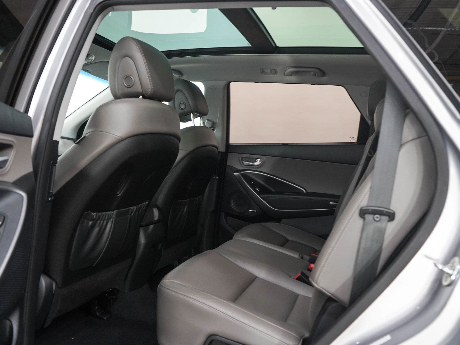 Used 2016 Hyundai Santa Fe SE w/ Option Group 03 AWD/4WD image 18