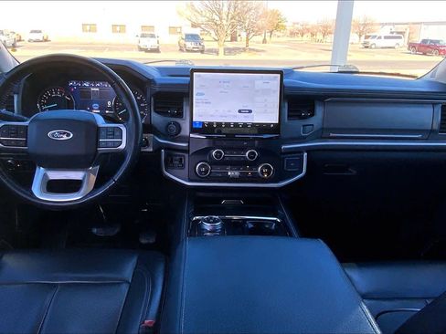 Used 2022 Ford Expedition XLT image 15