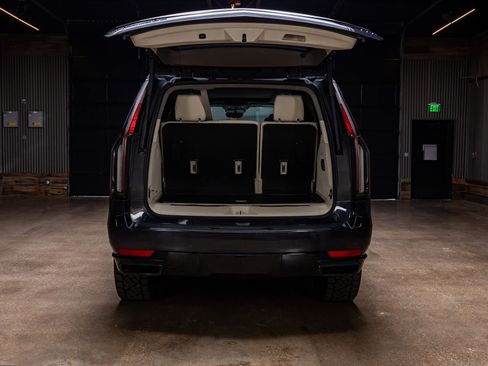 Used 2023 Cadillac Escalade Sport Platinum image 9