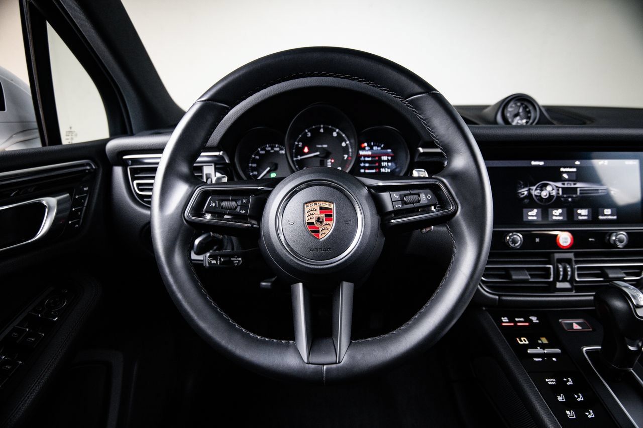 Certified 2023 Porsche Macan AWD/4WD image 26