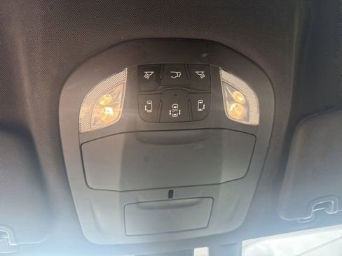 Used 2020 Chrysler Pacifica Touring-L FWD image 29