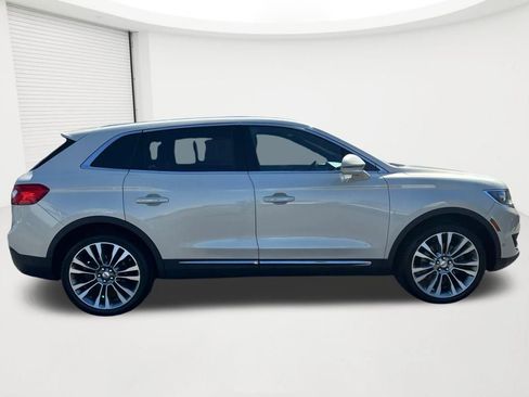 Used 2016 Lincoln MKX Reserve w/ Technology Package AWD/4WD image 4