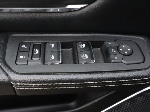 Used 2025 RAM 1500 Laramie image 15