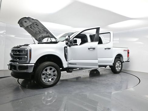 Used 2025 Ford F250 Lariat w/ Chrome Package AWD/4WD image 34