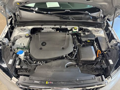 Used 2025 Volvo XC40 B5 Core image 47