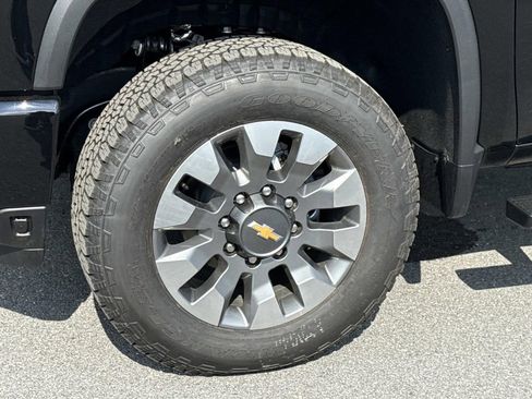 New 2026 Chevrolet Silverado 2500 Custom w/ Custom Value Package AWD/4WD image 17