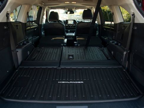 Used 2022 Toyota Highlander Limited AWD/4WD image 23