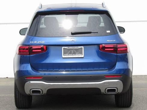 Used 2025 Mercedes-Benz GLB 250 4MATIC image 7