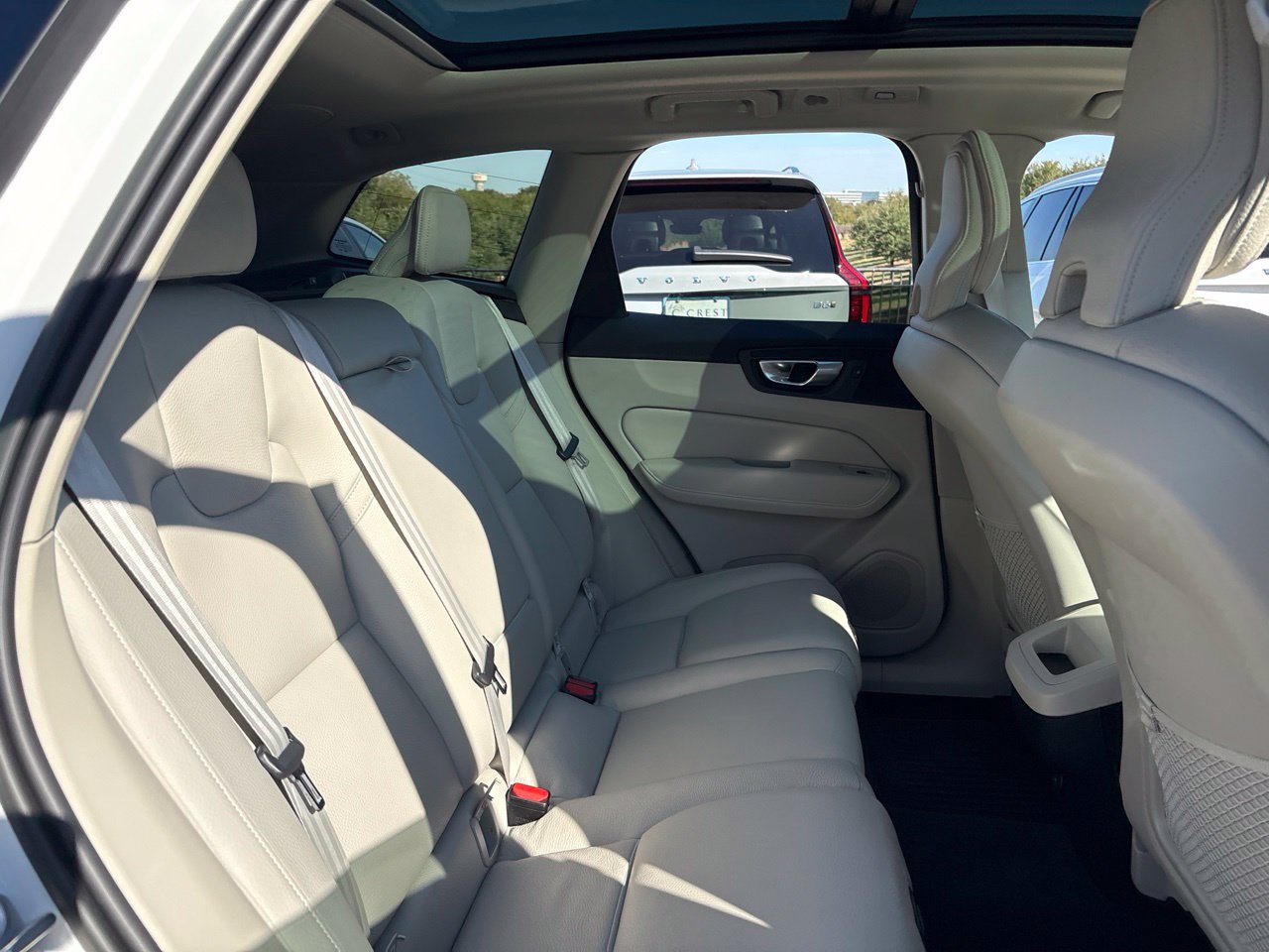 Used 2023 Volvo XC60 B5 Plus w/ Climate Package FWD image 11