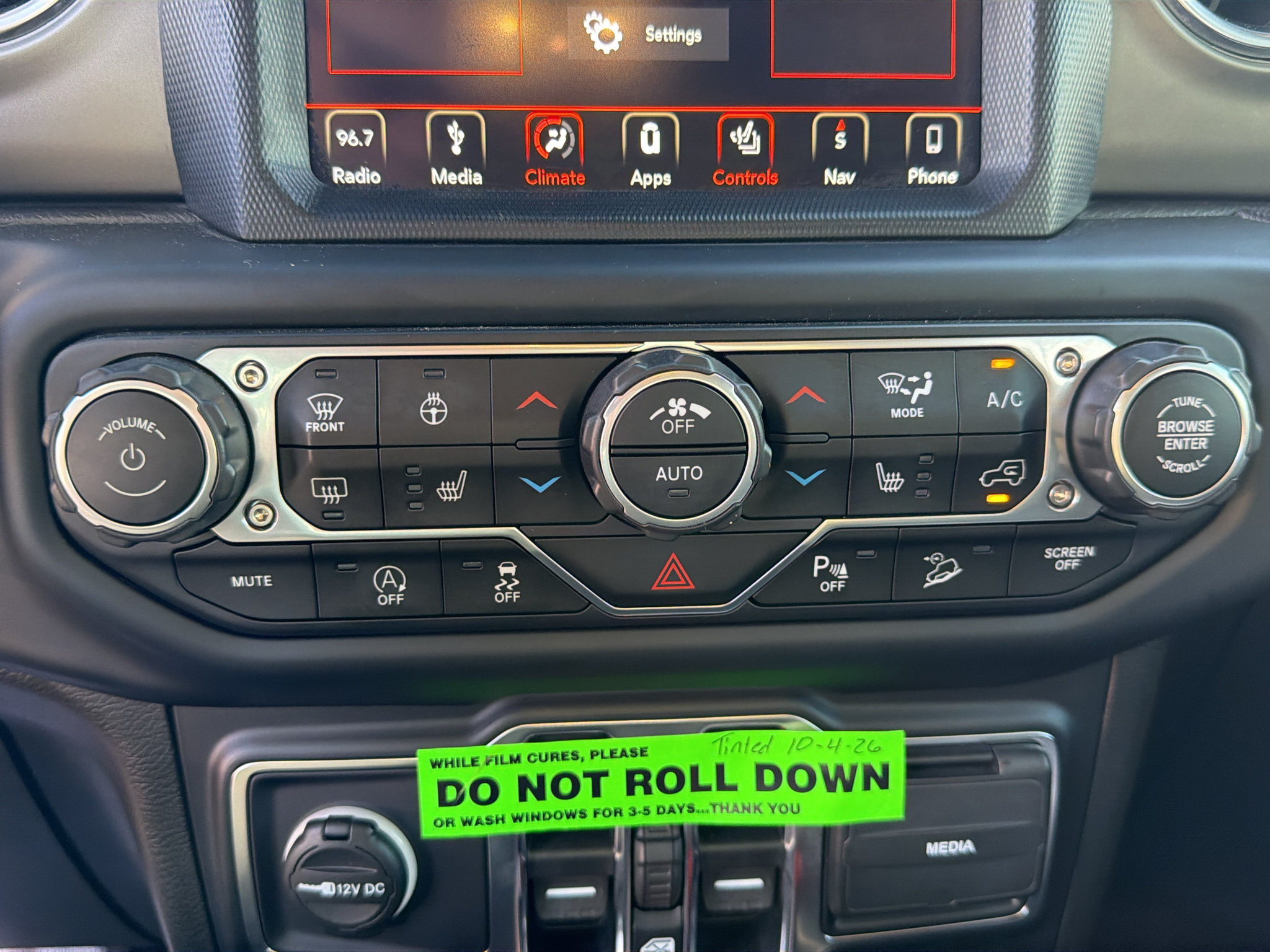 Used 2019 Jeep Wrangler Unlimited Rubicon w/ Dual Top Group AWD/4WD image 28
