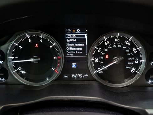 Used 2016 Toyota Land Cruiser image 26