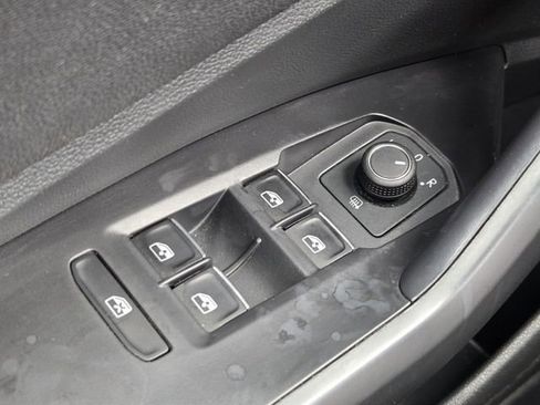 Used 2024 Volkswagen Jetta SE w/ Panoramic Sunroof Package FWD image 29