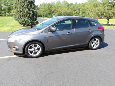 Used 2014 Ford Focus SE w/ SE Winter Package FWD image 11