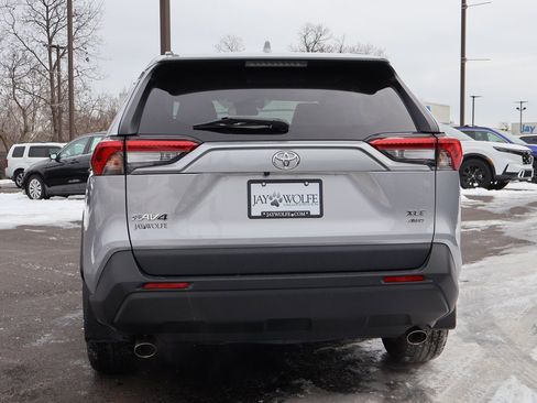 Used 2022 Toyota RAV4 XLE Premium image 6