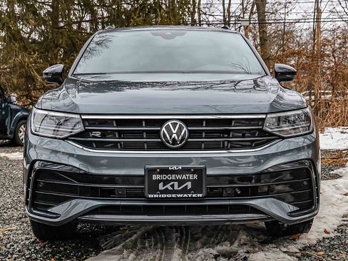 Used 2024 Volkswagen Tiguan SE R-Line image 2