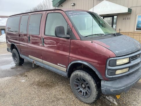Used 1999 Chevrolet Express 2500 Passenger w/ Preferred Equipment Group image 2