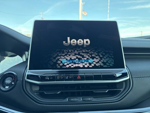 New 2026 Jeep Compass Latitude image 15