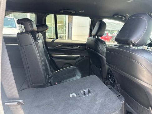 Used 2024 Jeep Grand Cherokee Altitude AWD/4WD image 14