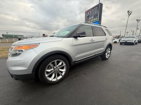 Used 2014 Ford Explorer XLT w/ Equipment Group 202A image 7