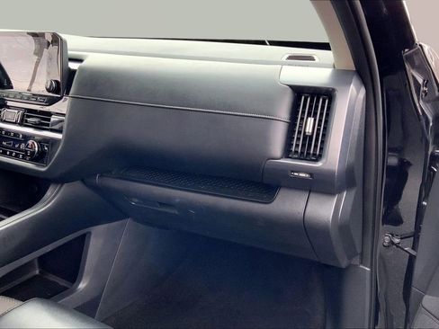 Used 2023 Nissan Pathfinder SL image 19