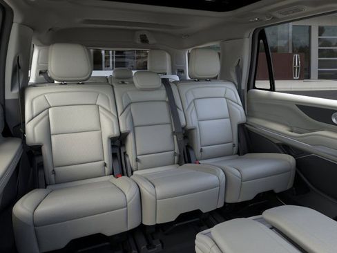 New 2025 Lincoln Navigator Reserve image 11