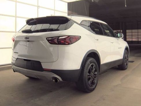Used 2022 Chevrolet Blazer LT FWD image 2