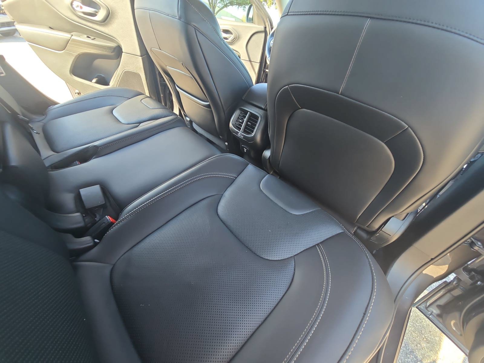 Used 2016 Jeep Cherokee Limited w/ Luxury Group AWD/4WD image 11