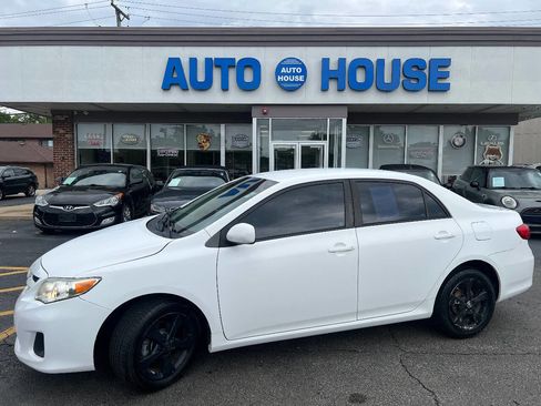 Used 2011 Toyota Corolla LE FWD image 1