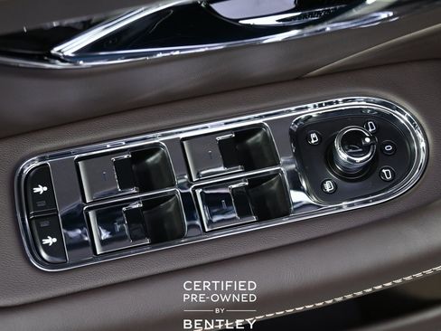 Used 2024 Bentley Flying Spur V8 image 26