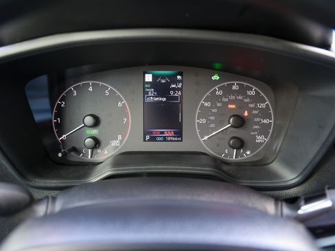 Used 2024 Toyota Corolla Cross AWD Hybrid image 12