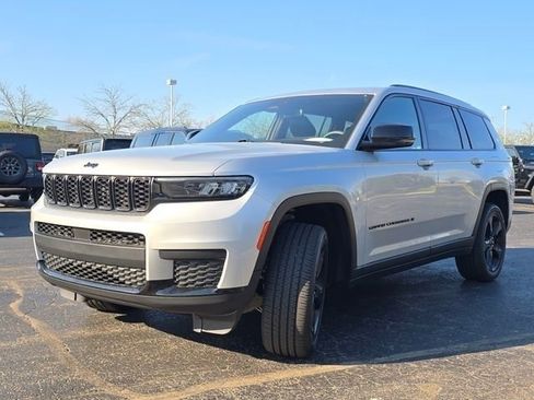 Used 2023 Jeep Grand Cherokee L Laredo AWD/4WD image 26