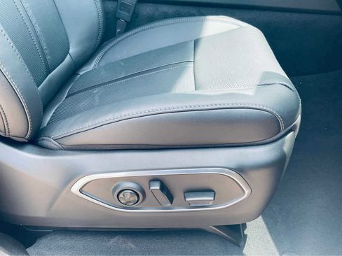 New 2024 Jeep Wagoneer 4WD w/ Convenience Group I image 12