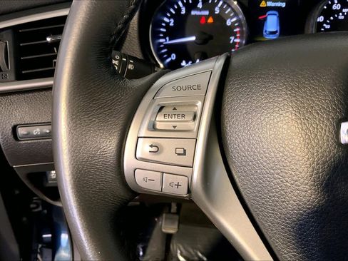 Used 2015 Nissan Rogue SL image 27