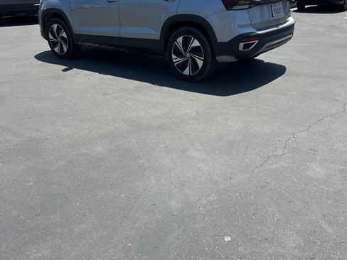 Used 2025 Volkswagen Taos SE AWD/4WD image 7
