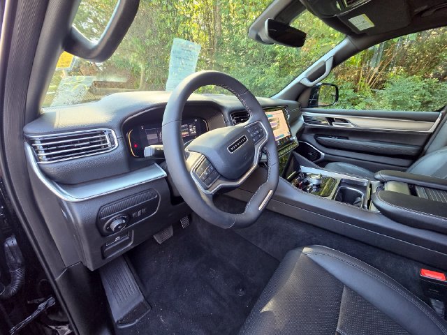 Used 2025 Jeep Wagoneer Series III w/ Premium Group I AWD/4WD image 19