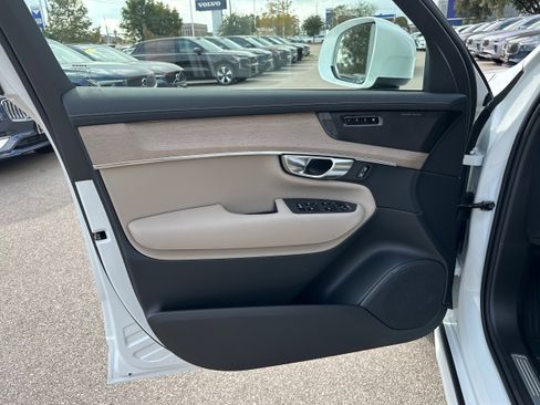 New 2026 Volvo XC90 B6 Plus w/ Protection Package Premier image 18