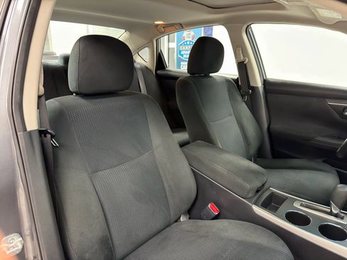 Used 2015 Nissan Altima 2.5 SV w/ Convenience Package image 12