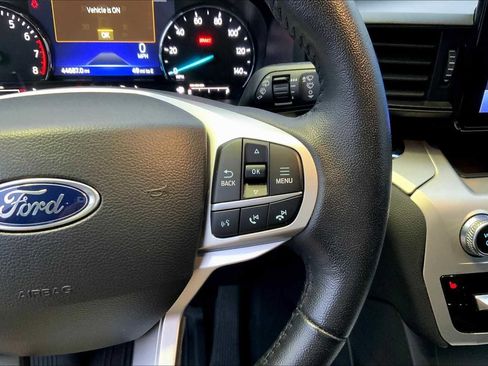 Used 2022 Ford Explorer XLT image 23